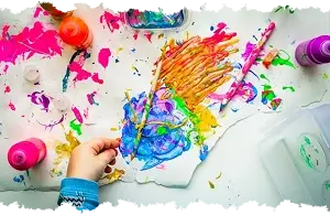 Kreatywne działania plastyczne różnymi technikami.