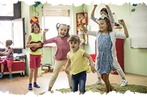 Rytmiczne zajęcia rozwijające koordynację i pewność siebie.